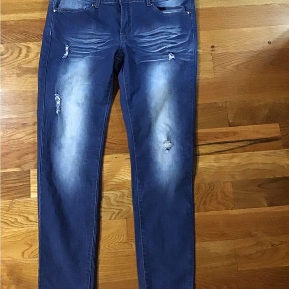 Women’s juniors vip nwot size 13/14 Distressed Blue Jeans - Picture 1 of 9